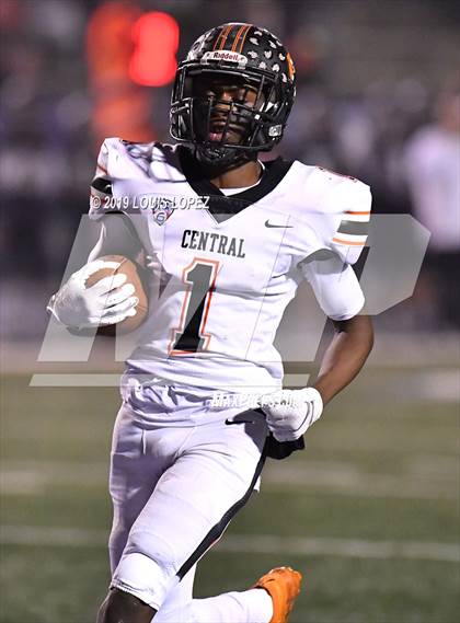 Thumbnail 3 in Central vs. Sierra Canyon (CIF State DIV 1AA Championship Final) photogallery.