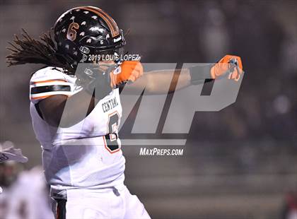 Thumbnail 1 in Central vs. Sierra Canyon (CIF State DIV 1AA Championship Final) photogallery.