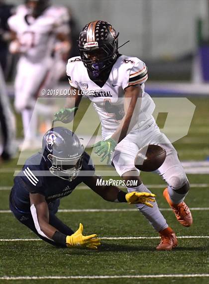 Thumbnail 1 in Central vs. Sierra Canyon (CIF State DIV 1AA Championship Final) photogallery.