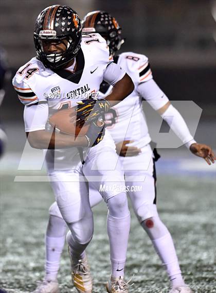 Thumbnail 2 in Central vs. Sierra Canyon (CIF State DIV 1AA Championship Final) photogallery.