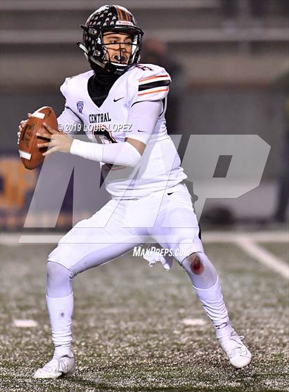 Thumbnail 1 in Central vs. Sierra Canyon (CIF State DIV 1AA Championship Final) photogallery.