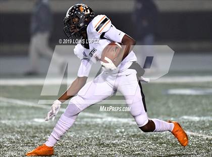 Thumbnail 3 in Central vs. Sierra Canyon (CIF State DIV 1AA Championship Final) photogallery.