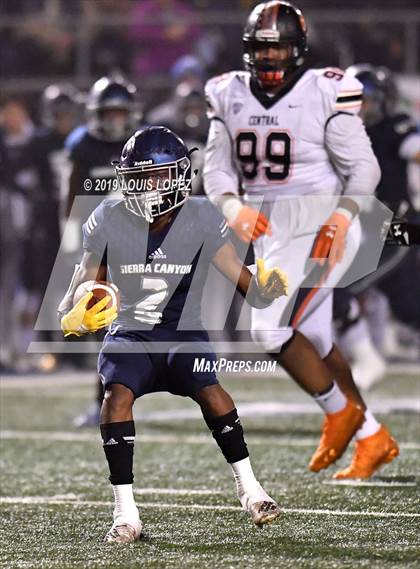 Thumbnail 1 in Central vs. Sierra Canyon (CIF State DIV 1AA Championship Final) photogallery.