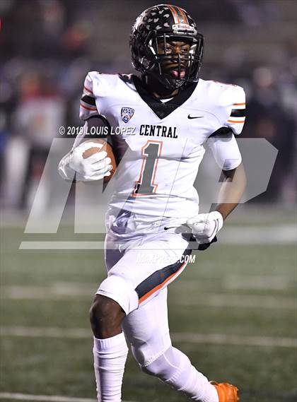 Thumbnail 2 in Central vs. Sierra Canyon (CIF State DIV 1AA Championship Final) photogallery.