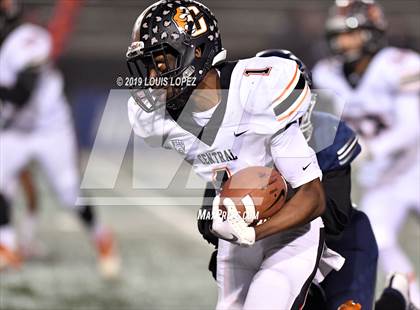 Thumbnail 2 in Central vs. Sierra Canyon (CIF State DIV 1AA Championship Final) photogallery.