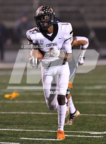 Thumbnail 3 in Central vs. Sierra Canyon (CIF State DIV 1AA Championship Final) photogallery.
