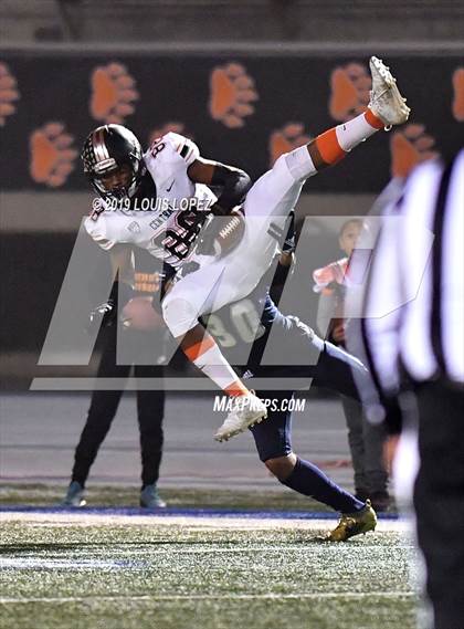 Thumbnail 1 in Central vs. Sierra Canyon (CIF State DIV 1AA Championship Final) photogallery.
