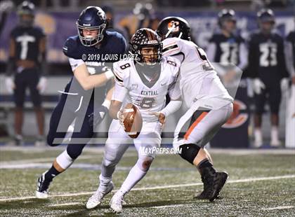 Thumbnail 3 in Central vs. Sierra Canyon (CIF State DIV 1AA Championship Final) photogallery.