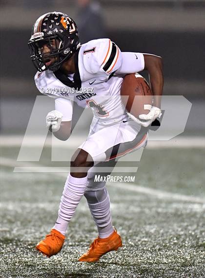Thumbnail 2 in Central vs. Sierra Canyon (CIF State DIV 1AA Championship Final) photogallery.