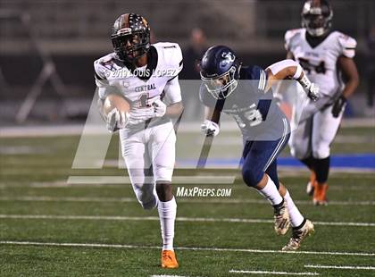 Thumbnail 1 in Central vs. Sierra Canyon (CIF State DIV 1AA Championship Final) photogallery.