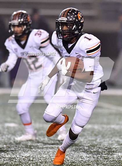 Thumbnail 3 in Central vs. Sierra Canyon (CIF State DIV 1AA Championship Final) photogallery.