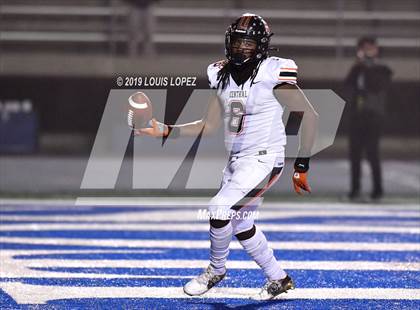 Thumbnail 3 in Central vs. Sierra Canyon (CIF State DIV 1AA Championship Final) photogallery.