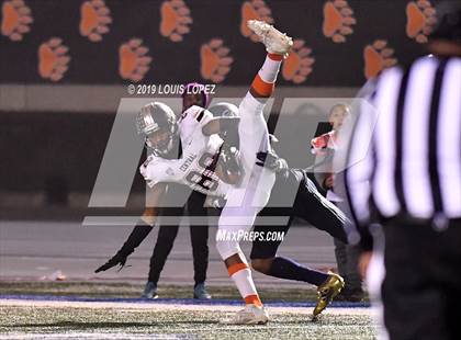 Thumbnail 2 in Central vs. Sierra Canyon (CIF State DIV 1AA Championship Final) photogallery.