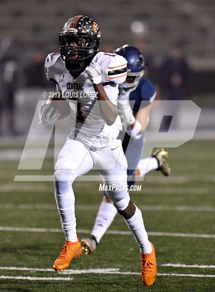 Thumbnail 3 in Central vs. Sierra Canyon (CIF State DIV 1AA Championship Final) photogallery.