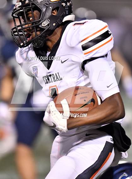 Thumbnail 2 in Central vs. Sierra Canyon (CIF State DIV 1AA Championship Final) photogallery.
