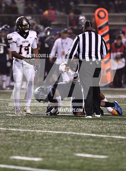 Thumbnail 2 in Central vs. Sierra Canyon (CIF State DIV 1AA Championship Final) photogallery.