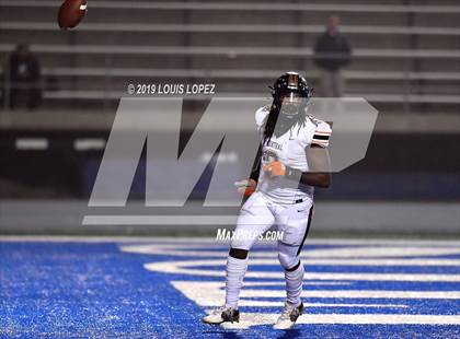Thumbnail 2 in Central vs. Sierra Canyon (CIF State DIV 1AA Championship Final) photogallery.