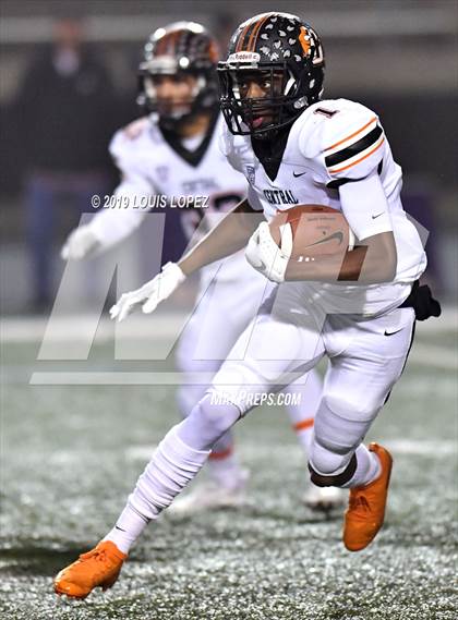 Thumbnail 1 in Central vs. Sierra Canyon (CIF State DIV 1AA Championship Final) photogallery.