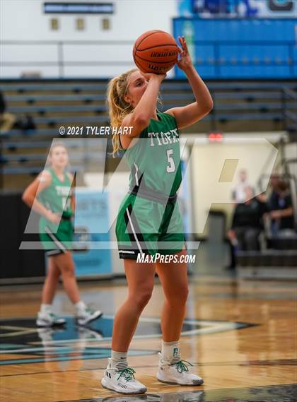 Thumbnail 1 in Triton Central @ Cascade photogallery.