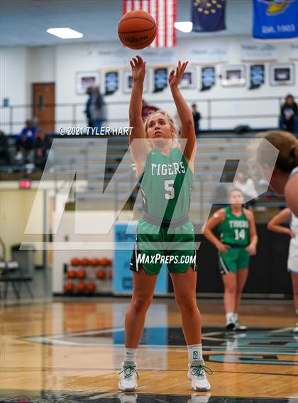 Thumbnail 3 in Triton Central @ Cascade photogallery.