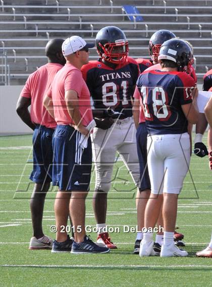 Thumbnail 1 in Midlothian vs. Frisco Centennial (Scrimmage) photogallery.
