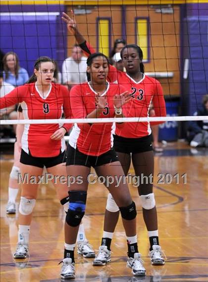 Thumbnail 2 in  La Costa Canyon vs. Harvard-Westlake (2010 Durango Fall Classic) photogallery.