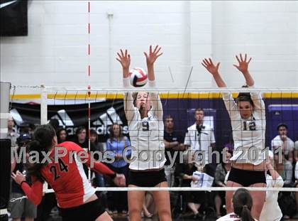 Thumbnail 3 in  La Costa Canyon vs. Harvard-Westlake (2010 Durango Fall Classic) photogallery.