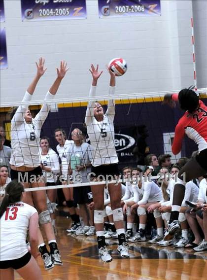 Thumbnail 2 in  La Costa Canyon vs. Harvard-Westlake (2010 Durango Fall Classic) photogallery.