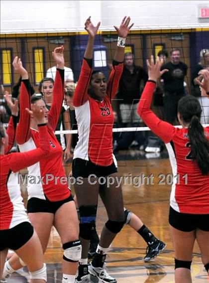 Thumbnail 3 in  La Costa Canyon vs. Harvard-Westlake (2010 Durango Fall Classic) photogallery.