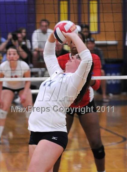 Thumbnail 1 in  La Costa Canyon vs. Harvard-Westlake (2010 Durango Fall Classic) photogallery.