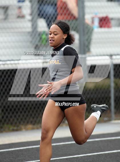 Thumbnail 1 in Wes Lowe Invitational Track Meet photogallery.