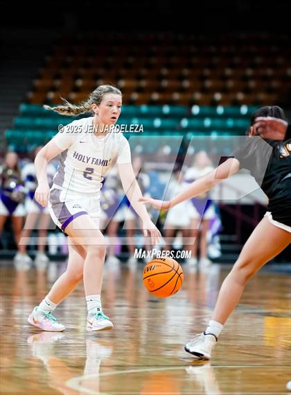 Thumbnail 2 in Alamosa vs. Holy Family (CHSAA 4A Great 8) photogallery.