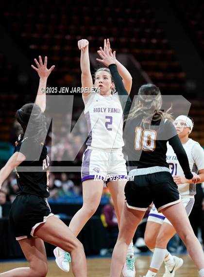Thumbnail 3 in Alamosa vs. Holy Family (CHSAA 4A Great 8) photogallery.