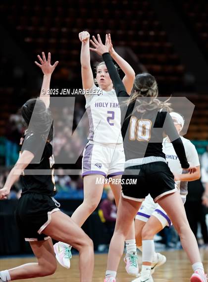 Thumbnail 1 in Alamosa vs. Holy Family (CHSAA 4A Great 8) photogallery.