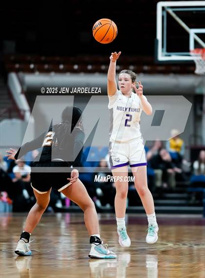 Thumbnail 1 in Alamosa vs. Holy Family (CHSAA 4A Great 8) photogallery.