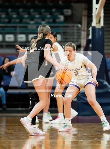 Thumbnail 2 in Alamosa vs. Holy Family (CHSAA 4A Great 8) photogallery.