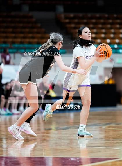 Thumbnail 2 in Alamosa vs. Holy Family (CHSAA 4A Great 8) photogallery.