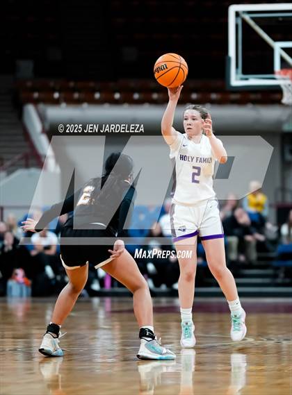 Thumbnail 3 in Alamosa vs. Holy Family (CHSAA 4A Great 8) photogallery.