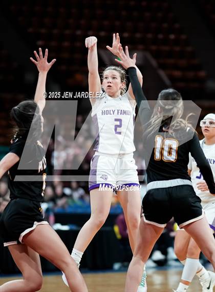 Thumbnail 2 in Alamosa vs. Holy Family (CHSAA 4A Great 8) photogallery.