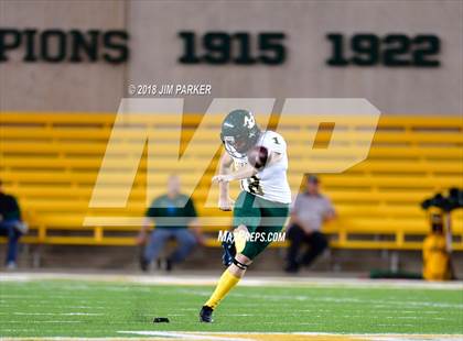 Thumbnail 1 in Vandegrift vs. Longview (UIL 6A Regional Playoff) photogallery.