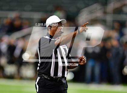 Thumbnail 2 in Vandegrift vs. Longview (UIL 6A Regional Playoff) photogallery.