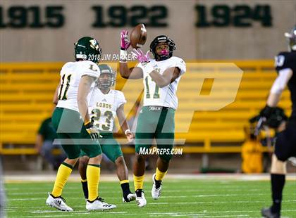 Thumbnail 2 in Vandegrift vs. Longview (UIL 6A Regional Playoff) photogallery.