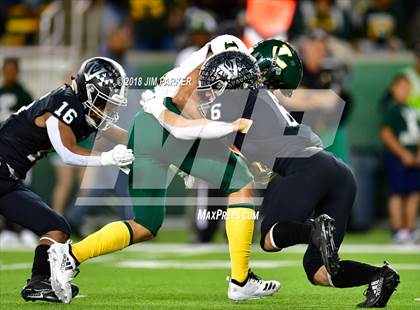 Thumbnail 1 in Vandegrift vs. Longview (UIL 6A Regional Playoff) photogallery.