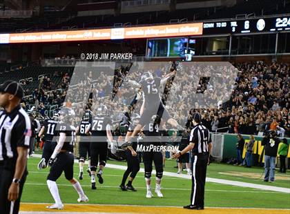 Thumbnail 3 in Vandegrift vs. Longview (UIL 6A Regional Playoff) photogallery.