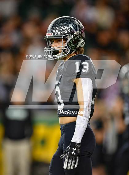 Thumbnail 2 in Vandegrift vs. Longview (UIL 6A Regional Playoff) photogallery.