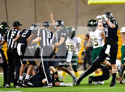 Thumbnail 1 in Vandegrift vs. Longview (UIL 6A Regional Playoff) photogallery.