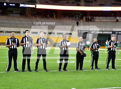 Thumbnail 3 in Vandegrift vs. Longview (UIL 6A Regional Playoff) photogallery.