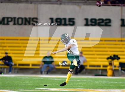 Thumbnail 2 in Vandegrift vs. Longview (UIL 6A Regional Playoff) photogallery.