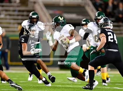 Thumbnail 2 in Vandegrift vs. Longview (UIL 6A Regional Playoff) photogallery.