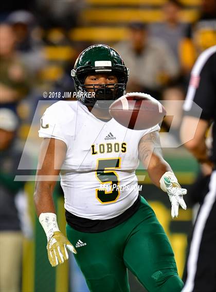 Thumbnail 3 in Vandegrift vs. Longview (UIL 6A Regional Playoff) photogallery.